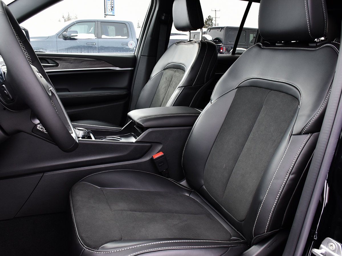 2026 Jeep Grand Cherokee ALTITUDE-10