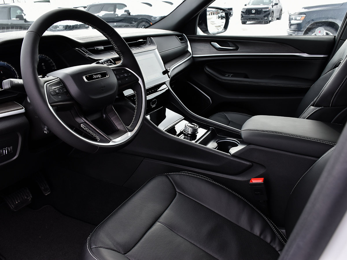 2026 Jeep Grand Cherokee LIMITED RESERVE-9