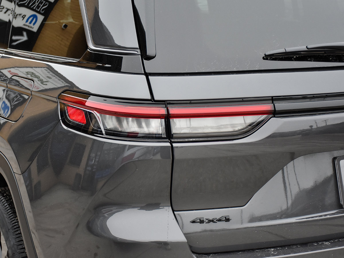2026 Jeep Grand Cherokee ALTITUDE-8
