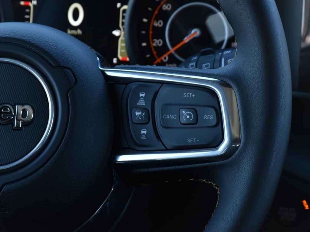 2025 Jeep Wrangler 4-Door SAHARA-18