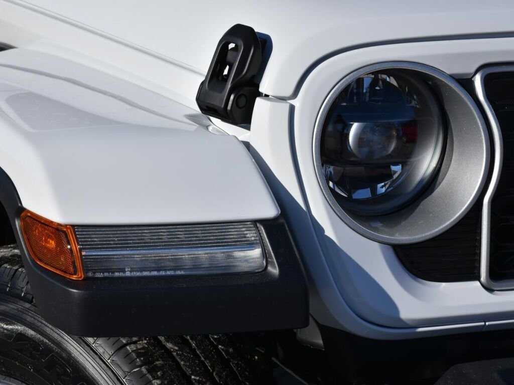 2025 Jeep Wrangler 4-Door SAHARA-6