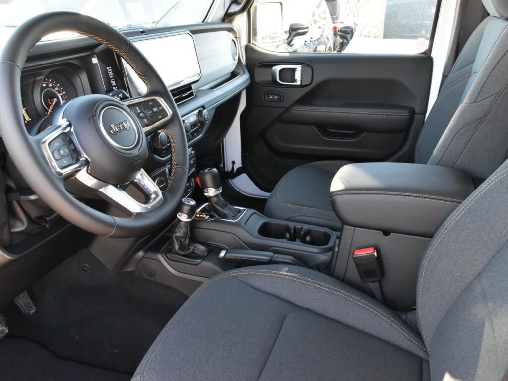 2025 Jeep Wrangler 4-Door SAHARA-9