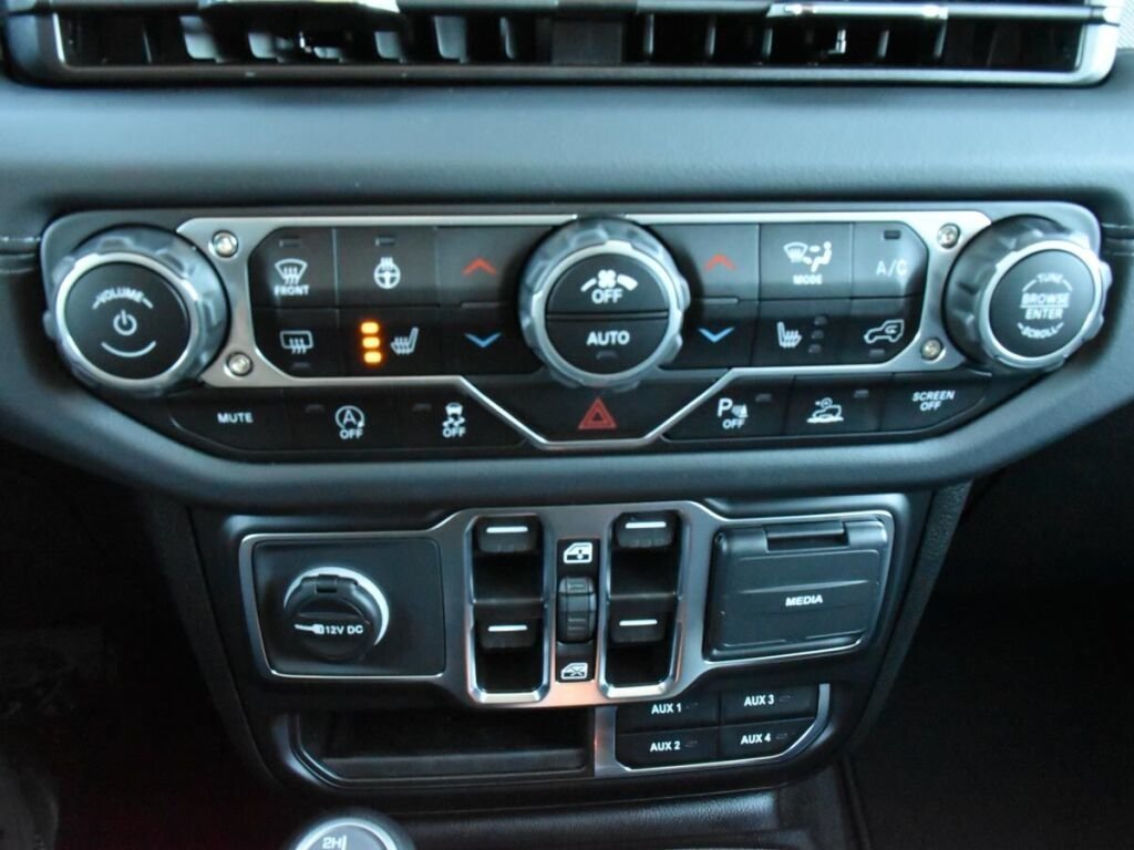 2025 Jeep Wrangler 4-Door SAHARA-23