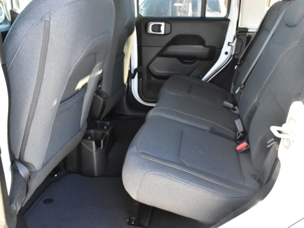 2025 Jeep Wrangler 4-Door SAHARA-13