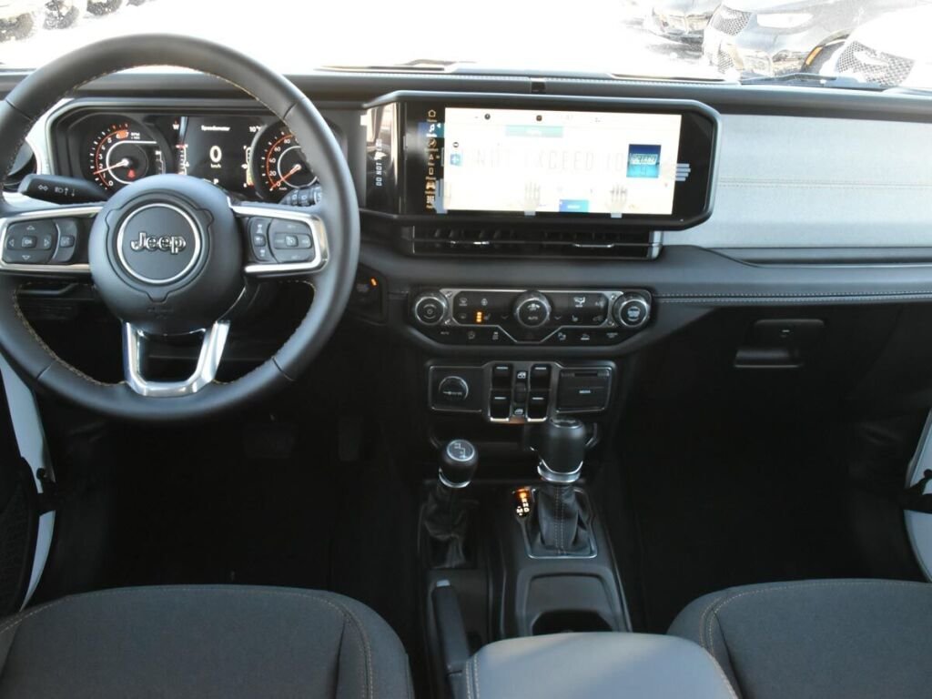 2025 Jeep Wrangler 4-Door SAHARA-15