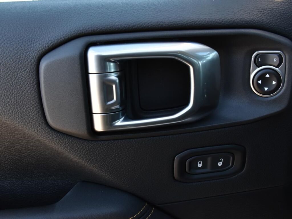 2025 Jeep Wrangler 4-Door SAHARA-12