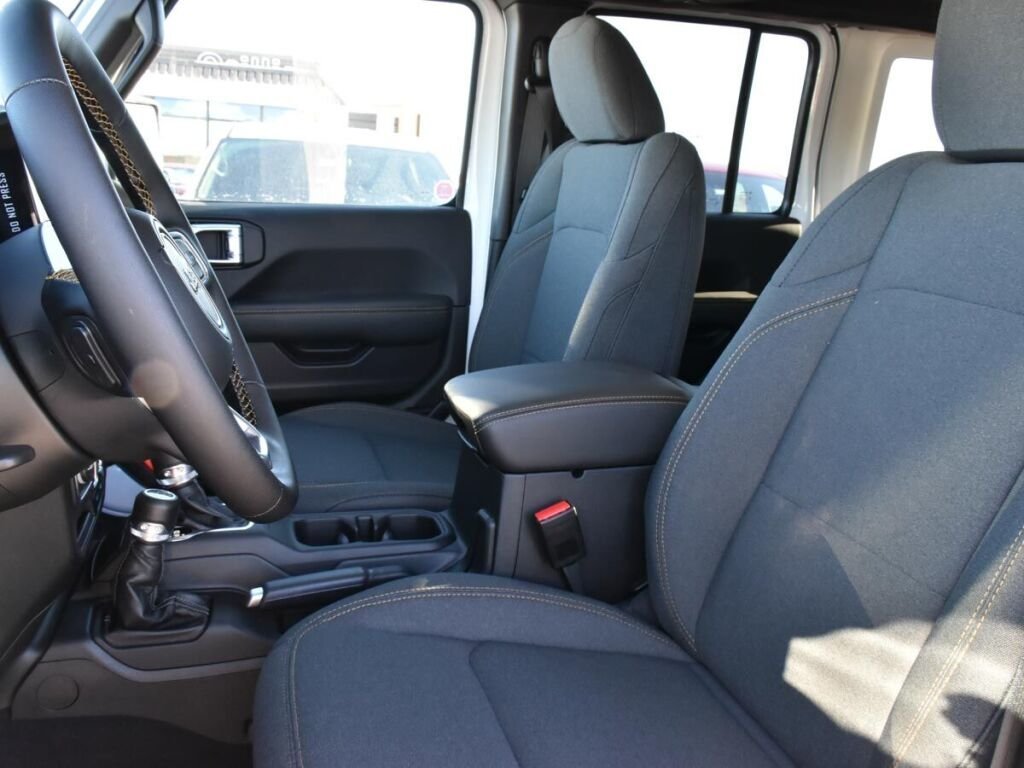 2025 Jeep Wrangler 4-Door SAHARA-10
