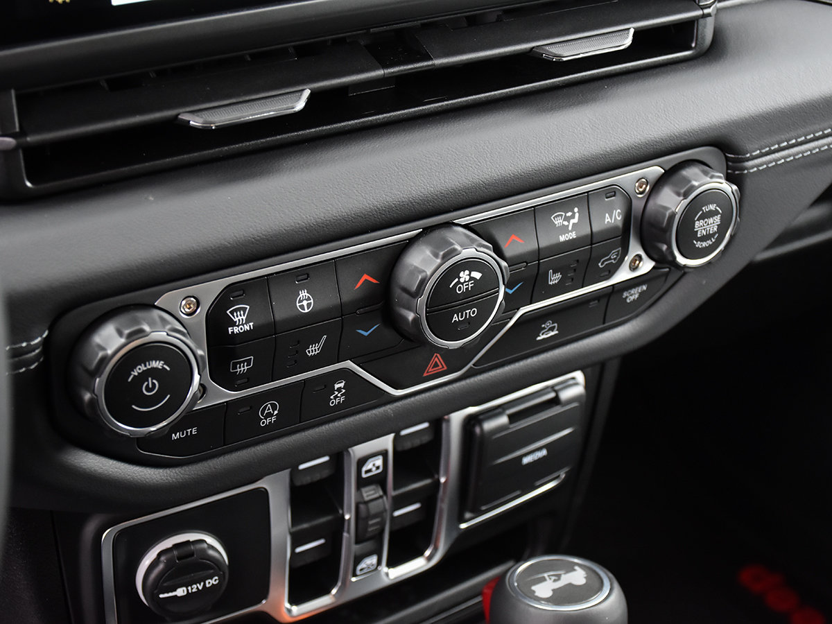 2025 Jeep WRANGLER SAHARA-17