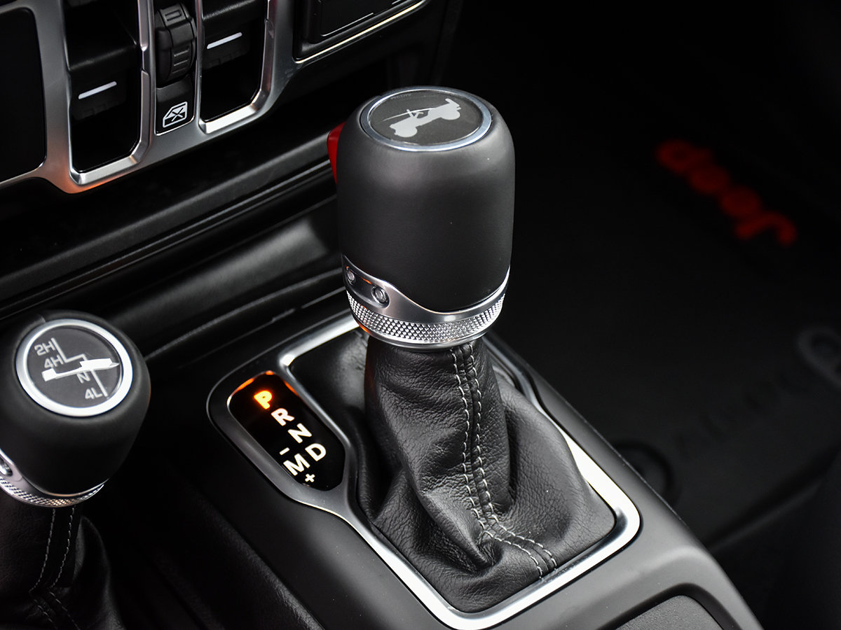 2025 Jeep WRANGLER SAHARA-19