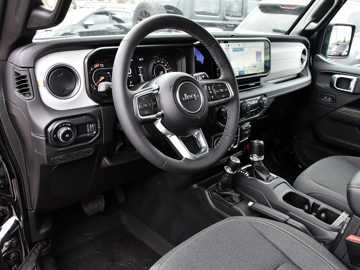 2025 Jeep WRANGLER SAHARA-7