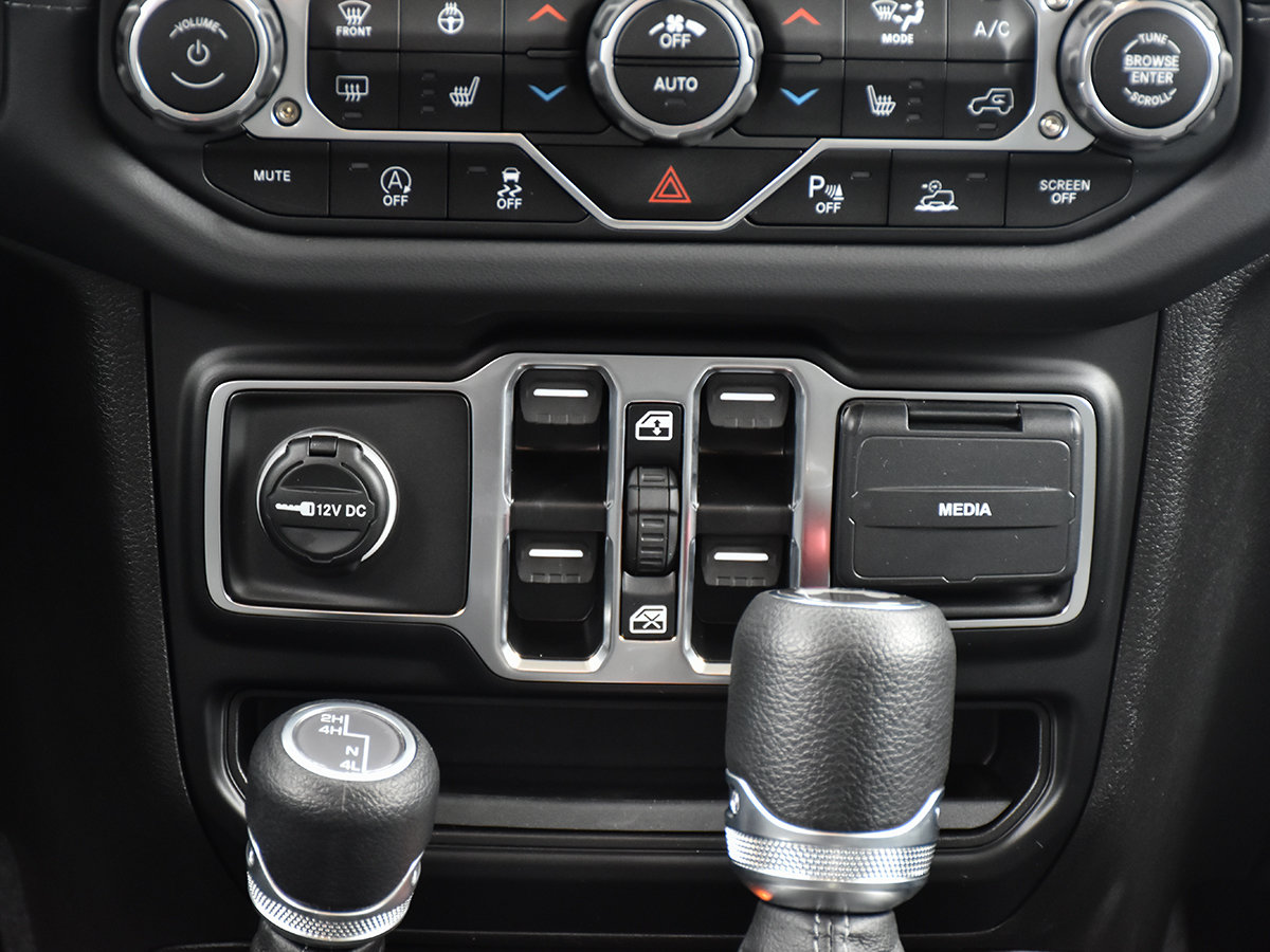 2025 Jeep WRANGLER SAHARA-17