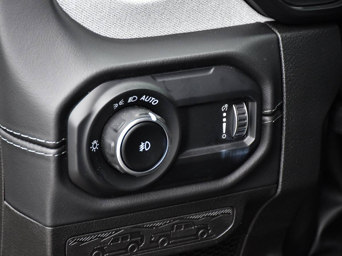 2025 Jeep WRANGLER SAHARA-10