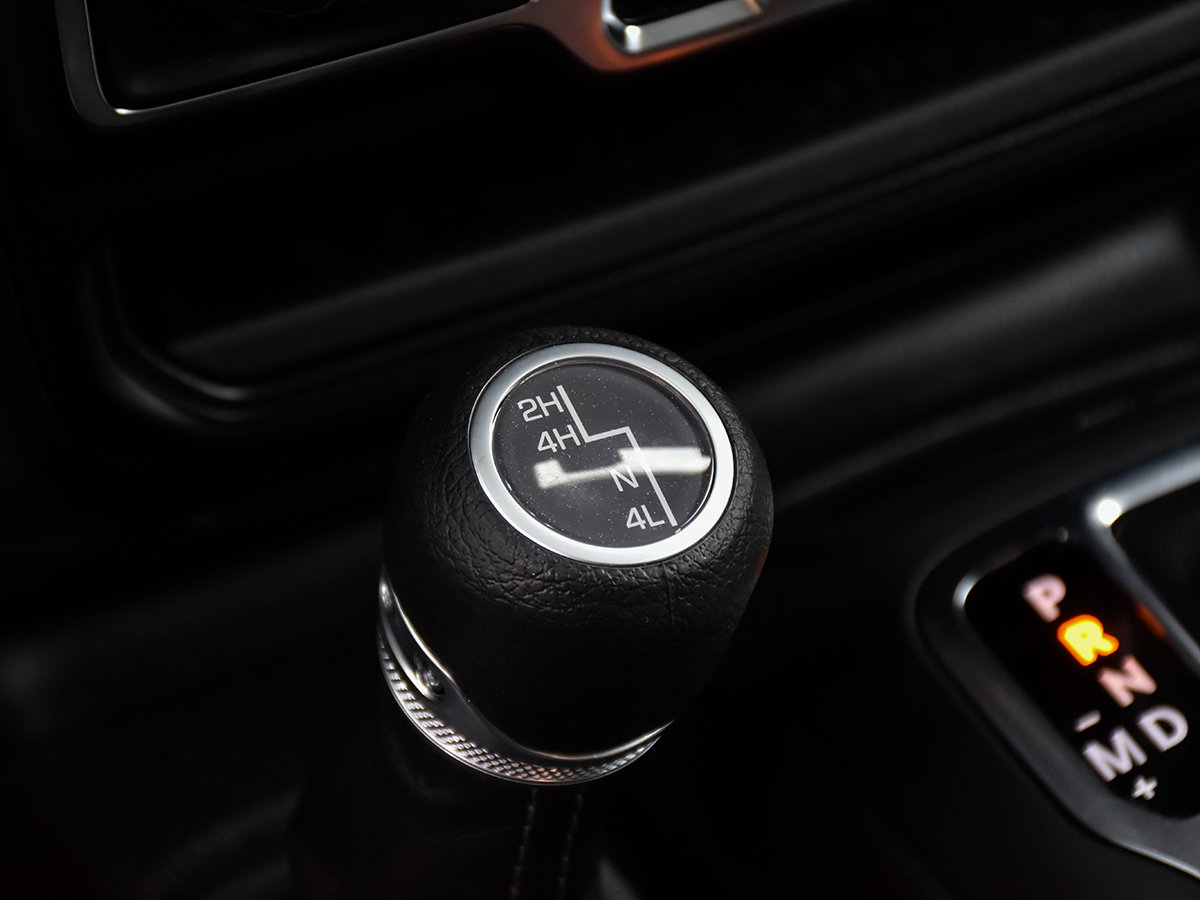 2025 Jeep WRANGLER SAHARA-21