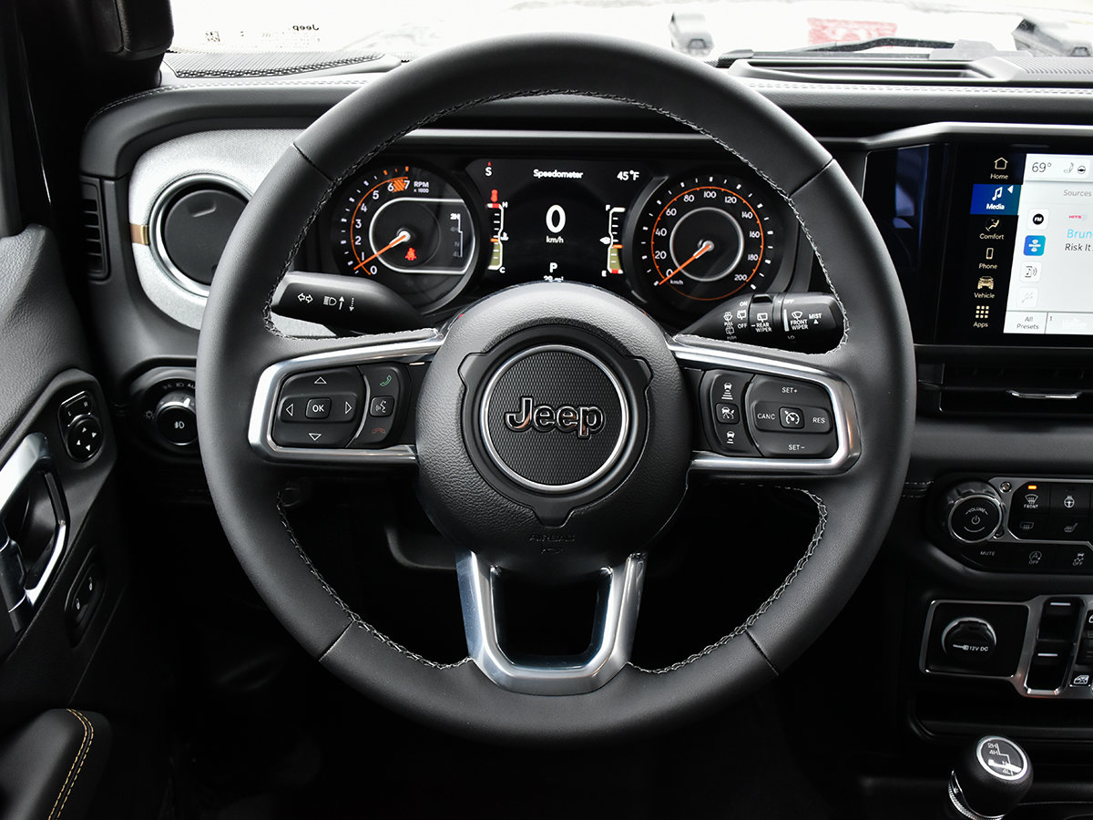 2025 Jeep WRANGLER SAHARA-13