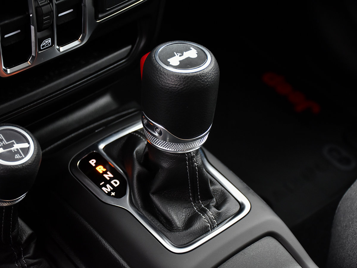 2025 Jeep WRANGLER SAHARA-20