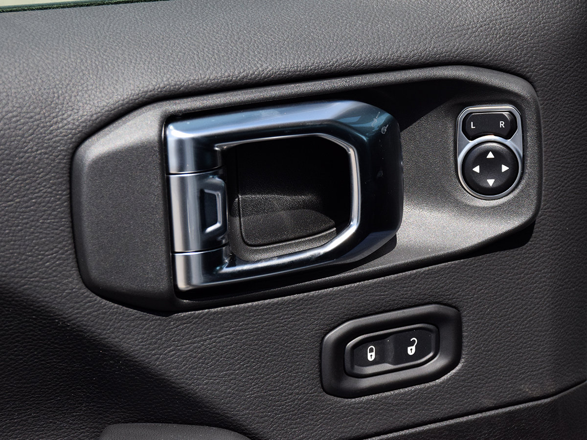 2026 Jeep Wrangler 4-Door SAHARA-8