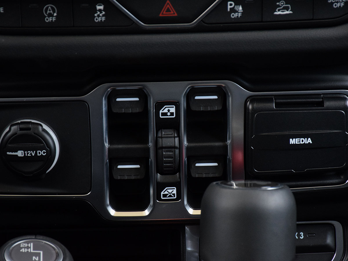 2026 Jeep Wrangler 4-Door SAHARA-19