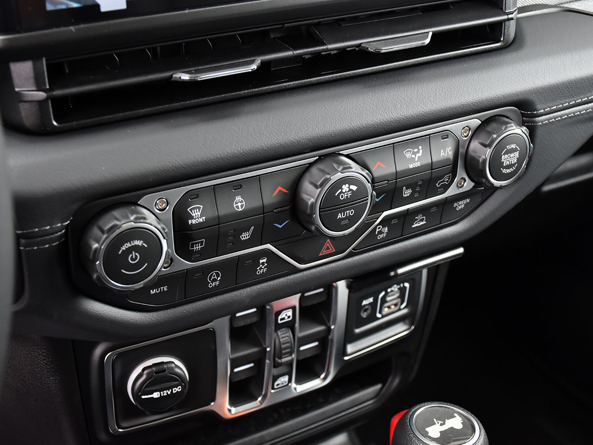 2026 Jeep Wrangler 4-Door SAHARA-18
