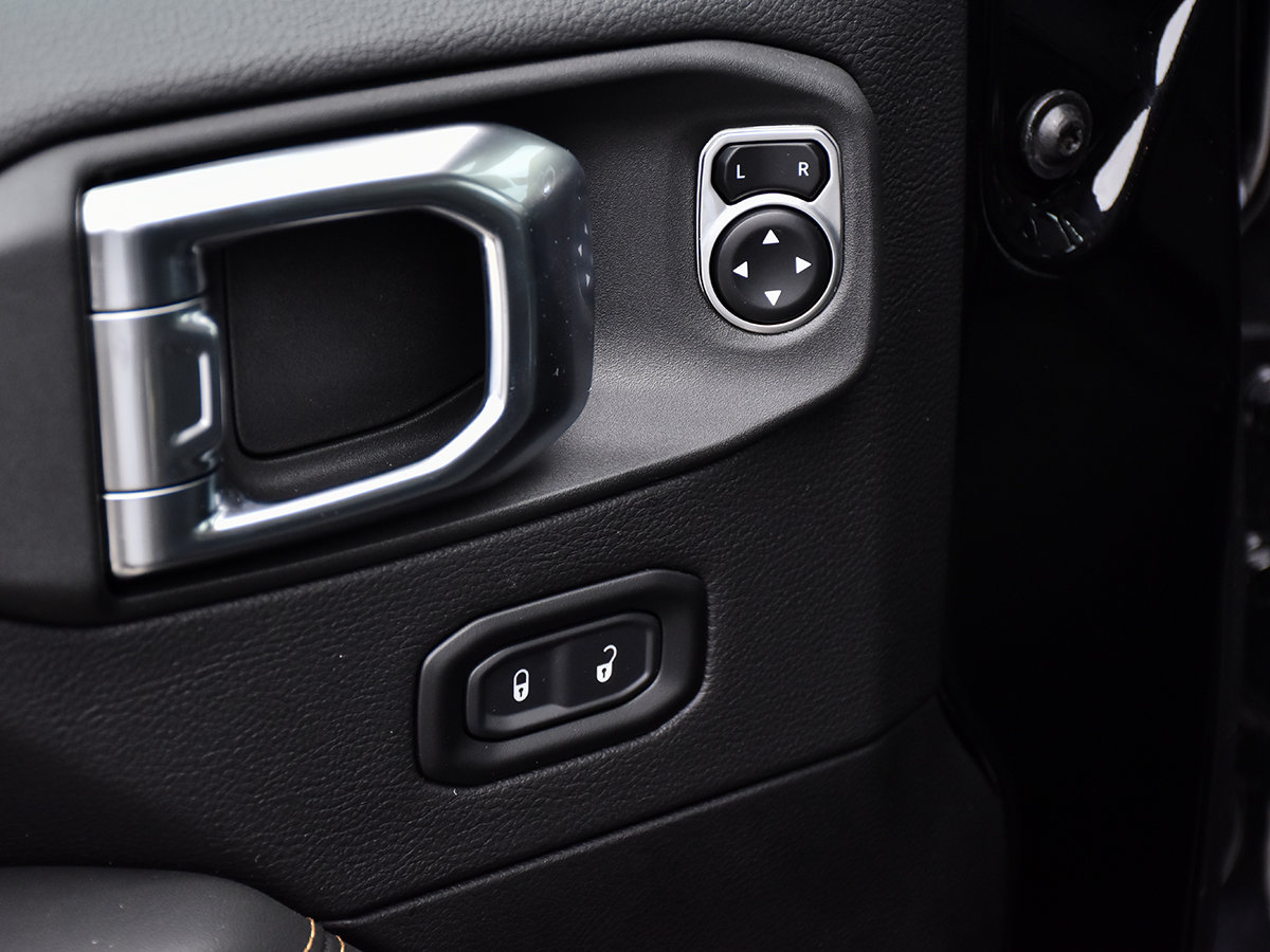 2026 Jeep Wrangler 4-Door SAHARA-8
