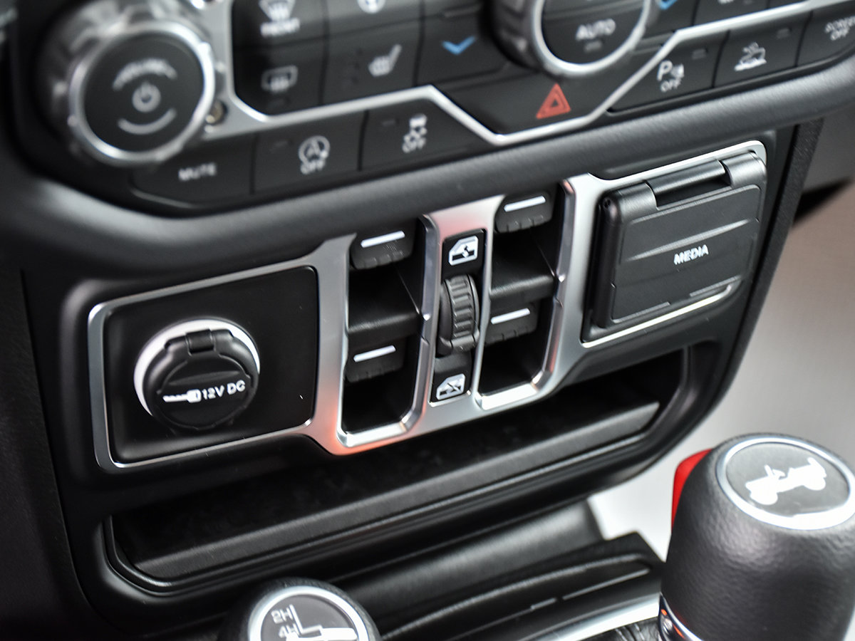 2026 Jeep Wrangler 4-Door SAHARA-17