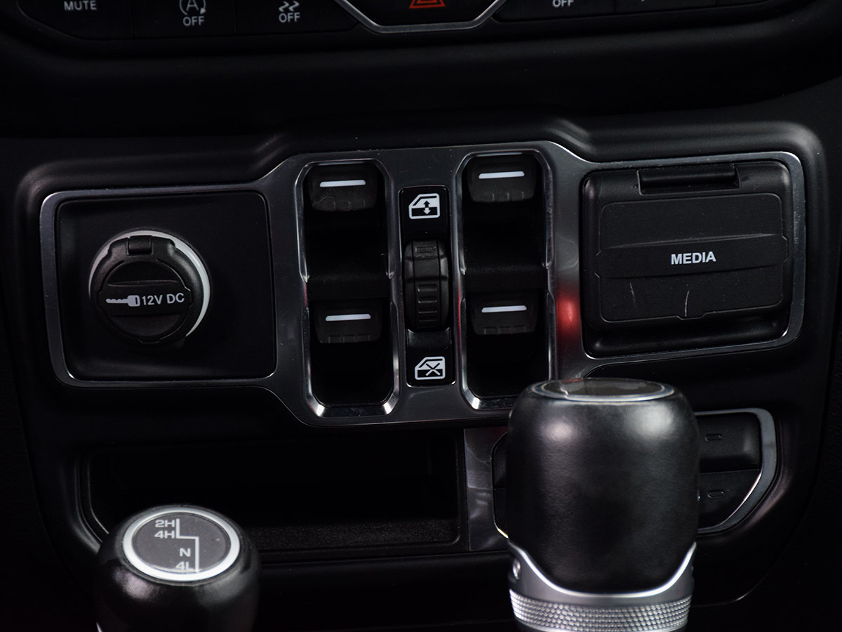 2021 Jeep WRANGLER UNLIMITED SAHARA-19