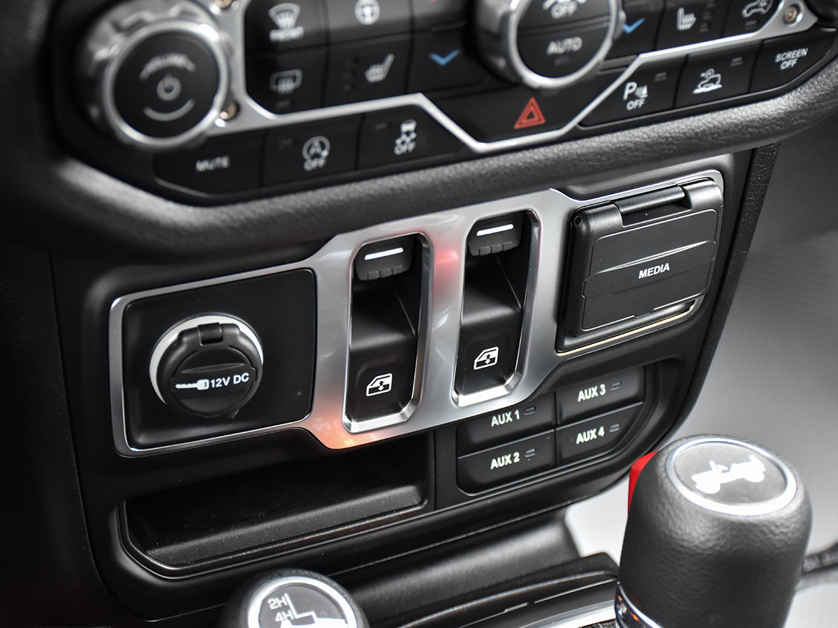 2025 Jeep WRANGLER SPORT S-18