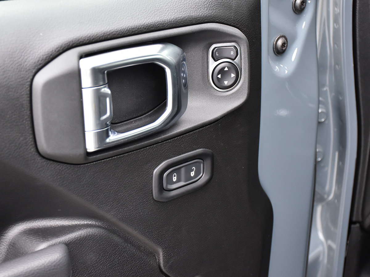 2025 Jeep WRANGLER SPORT S-9