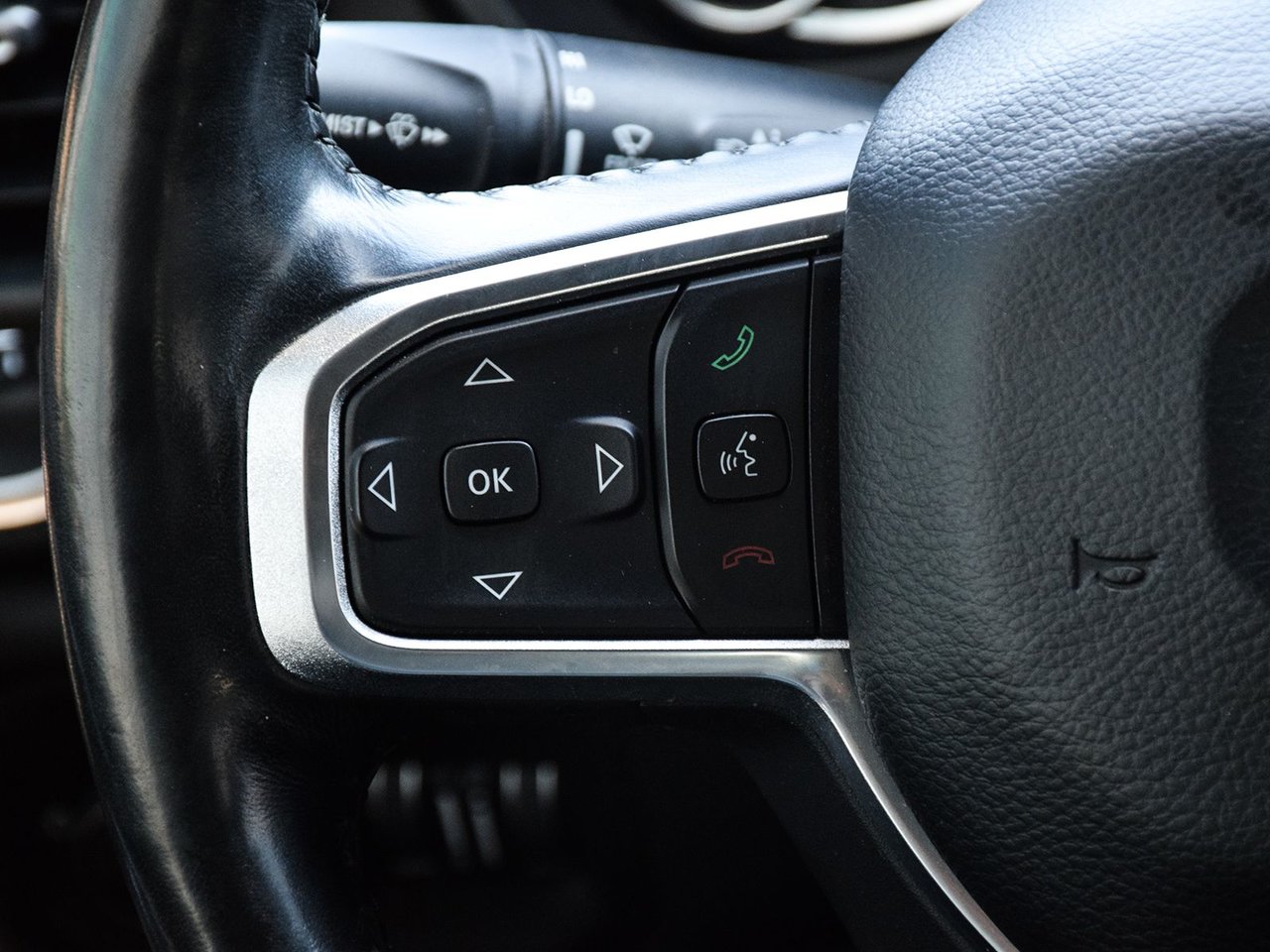 2020 Ram 1500 Laramie-15