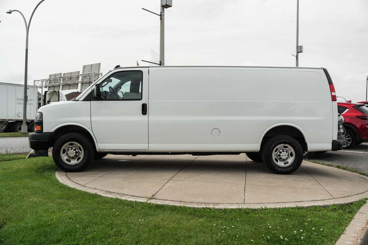 2024 Chevrolet Express Cargo