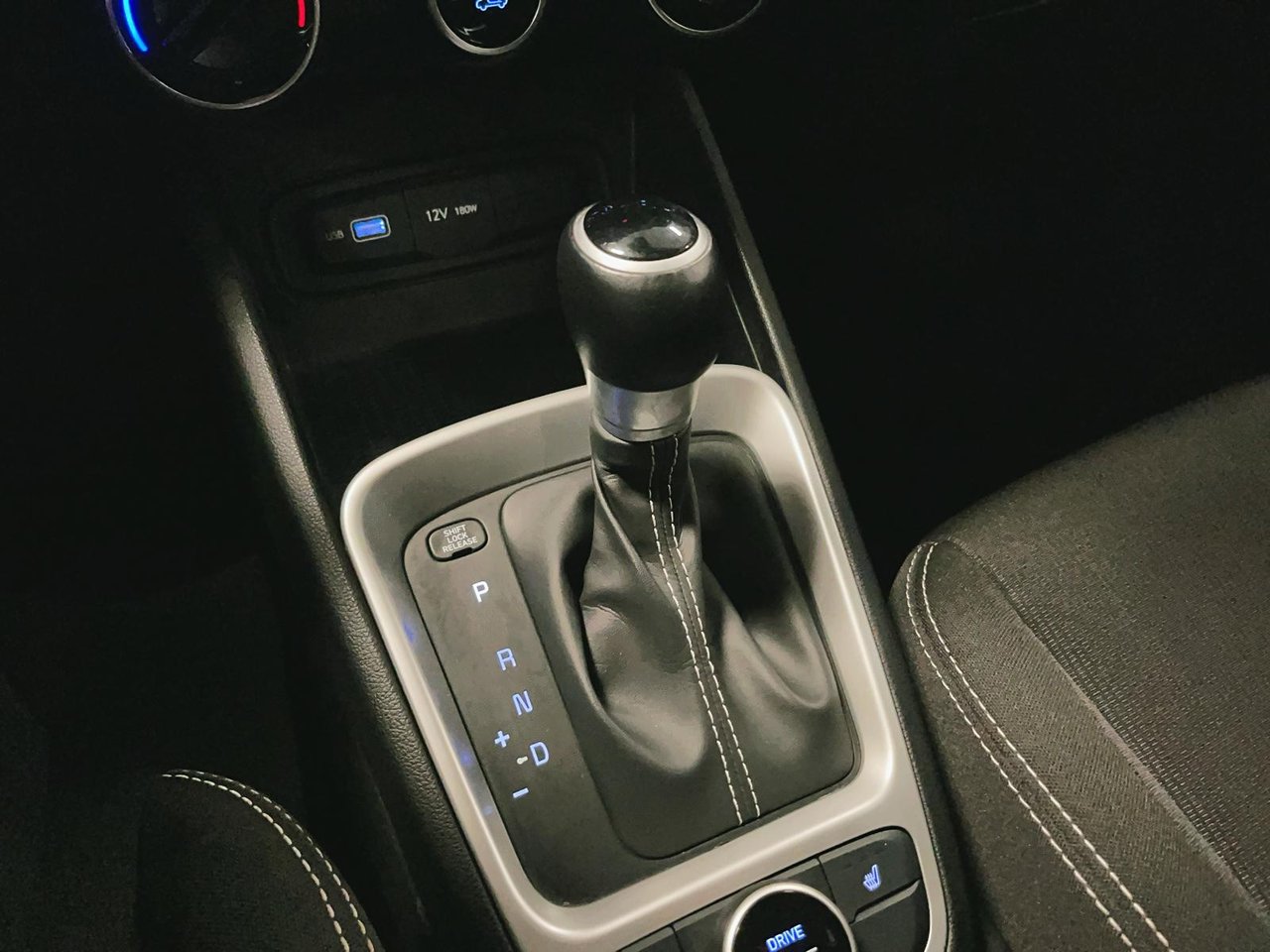 2022 Hyundai Venue Preferred-14