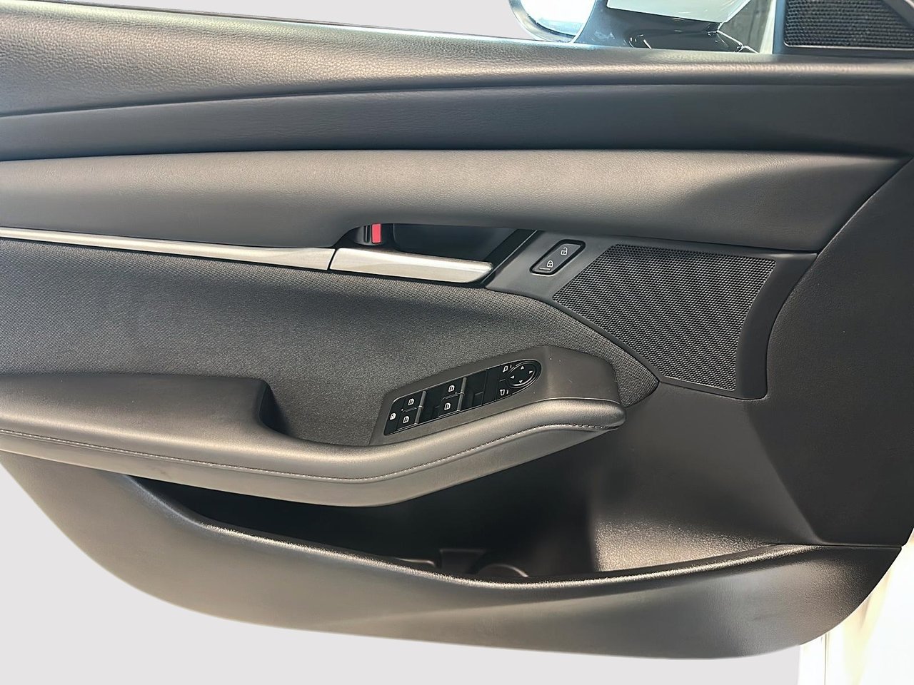 2025 Mazda 3 Sport GS-10