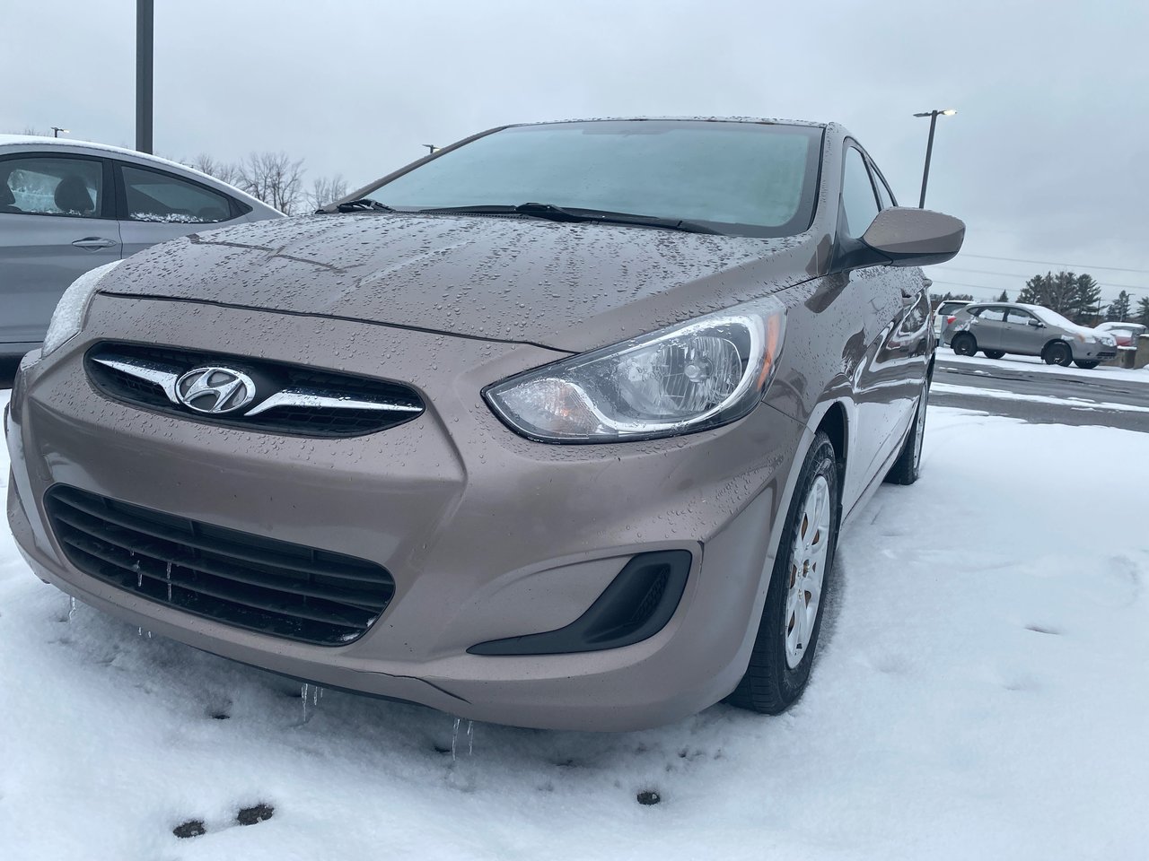 2013 Hyundai Accent GL 4-Door Hatchback FWD