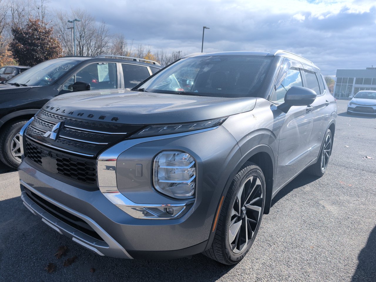 Gray (Titanium Grey) 2022 Mitsubishi Outlander SUV / Crossover All-Wheel Drive Automatic