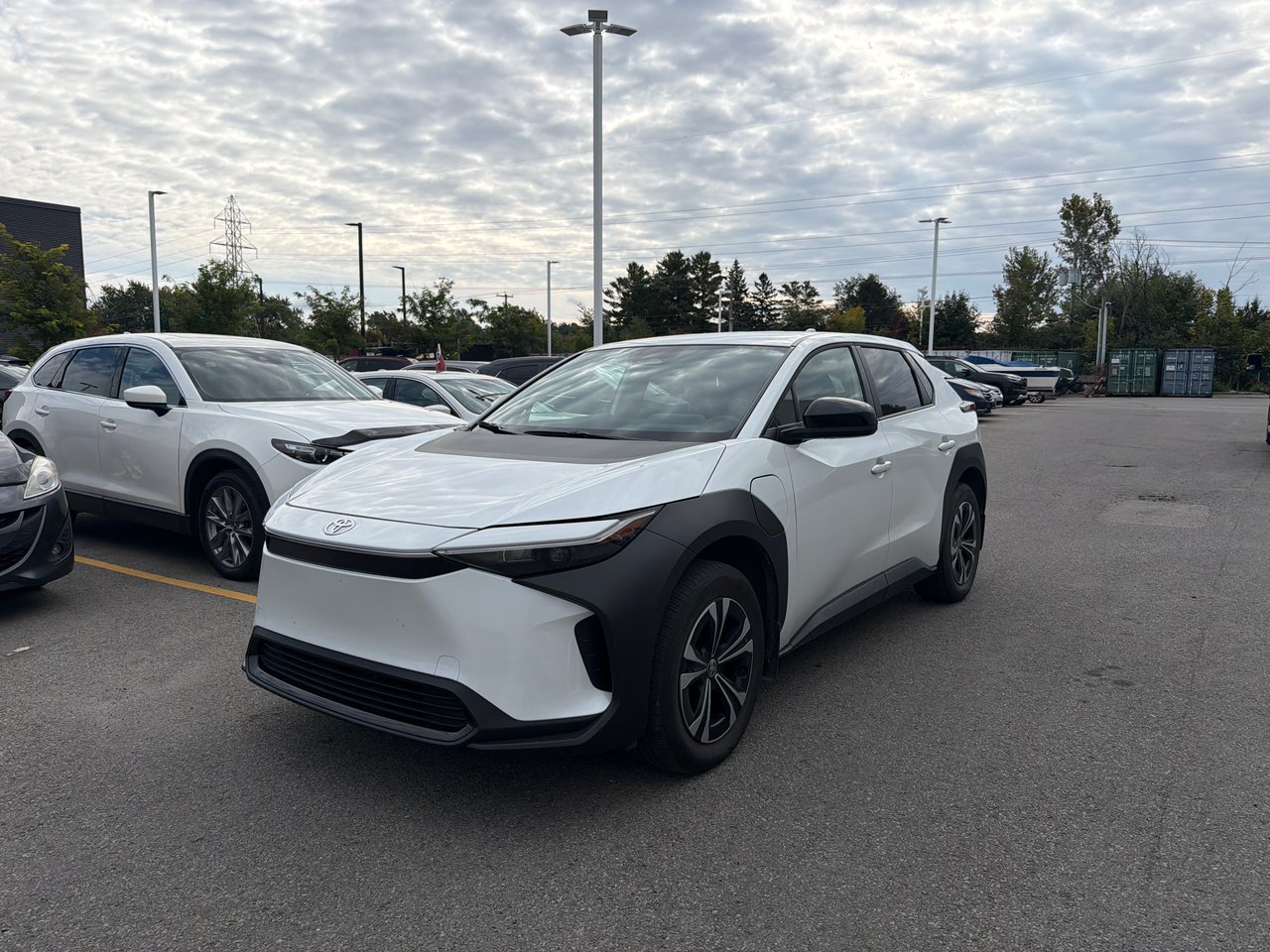 White (Wind Chill Pearl) 2023 Toyota bZ4X SUV / Crossover  Automatic