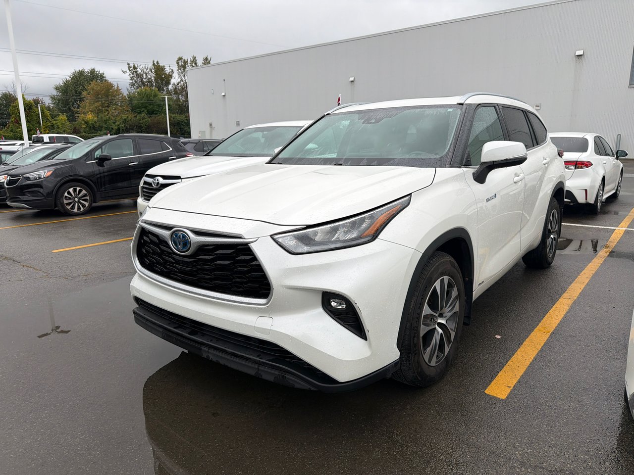 White (Blizzard Pearl) 2021 Toyota Highlander Hybrid SUV / Crossover All-Wheel Drive
