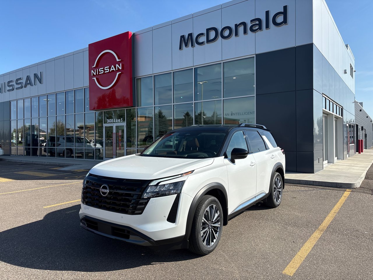 Everest White Pearl Tricoat with Super Black Top 2026 Nissan Pathfinder SUV / Crossover All-Wheel Drive Automatic
