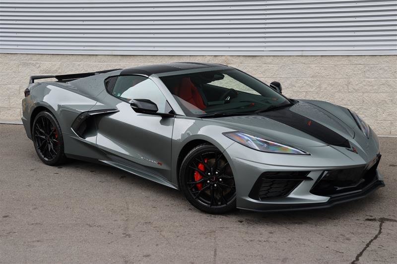 Gray (Gris Hypersonique Métallisé) 2024 Chevrolet Corvette Stingray 2LT Coupe RWD Coupe Rear-Wheel Drive Automatic