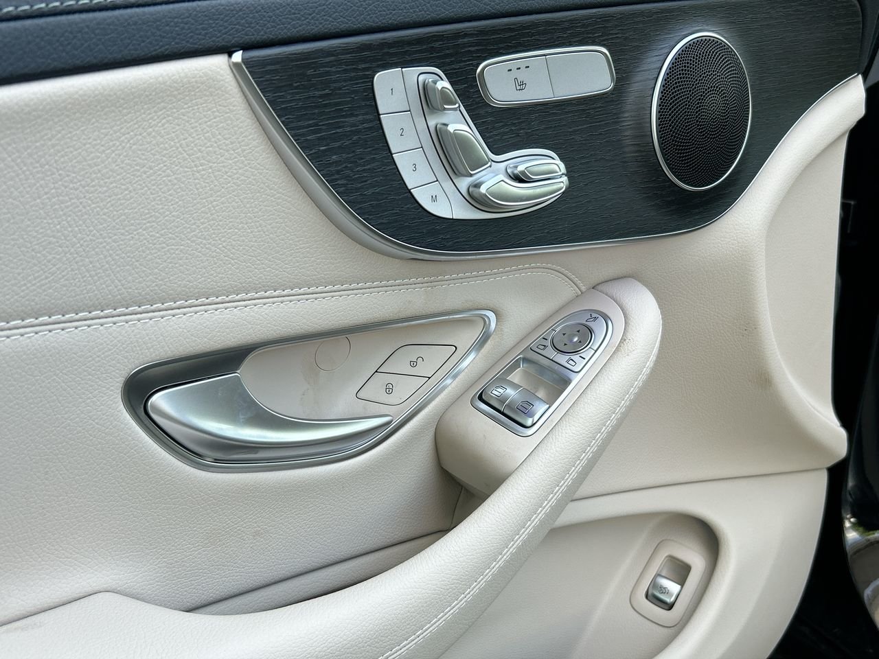 New 2023 Obsidian Black Metallic Mercedes-Benz C 300 4MATIC image 23