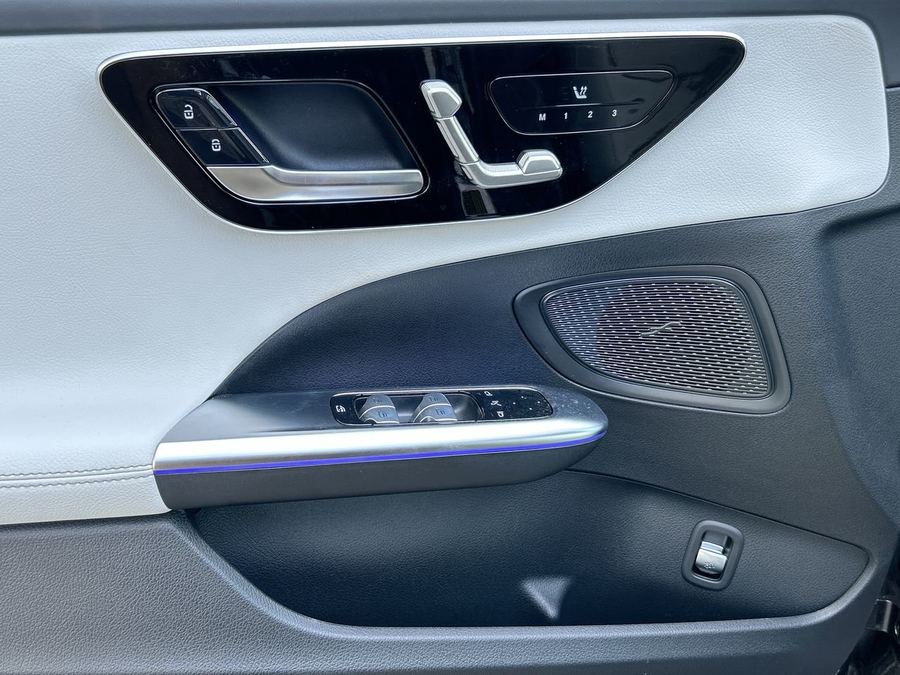 New 2023 Graphite Grey Metallic Mercedes-Benz C 300 4MATIC image 22