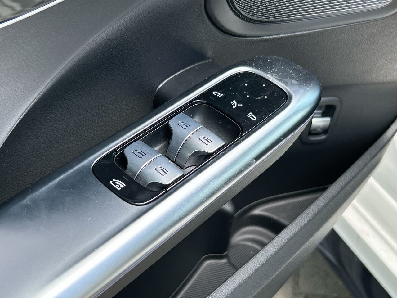 New 2023 Polar White Mercedes-Benz AMG C 43 4MATIC image 23