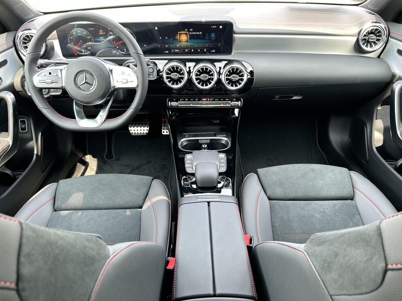 New 2023 Mountain Grey MAGNO Mercedes-Benz CLA 250 4MATIC image 31