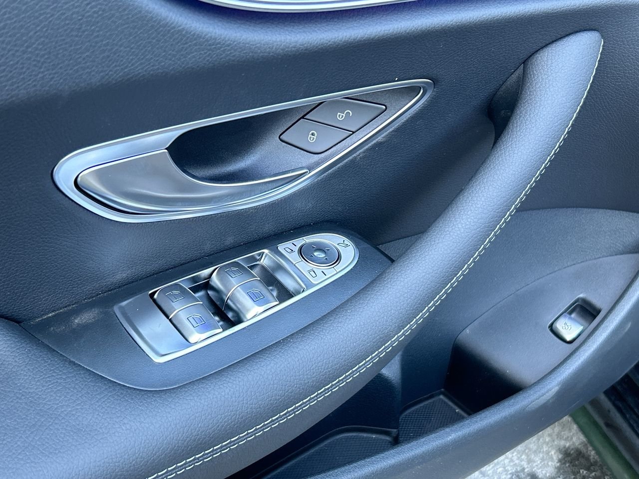 New 2023 Obsidian Black Metallic Mercedes-Benz E 450 4MATIC image 23