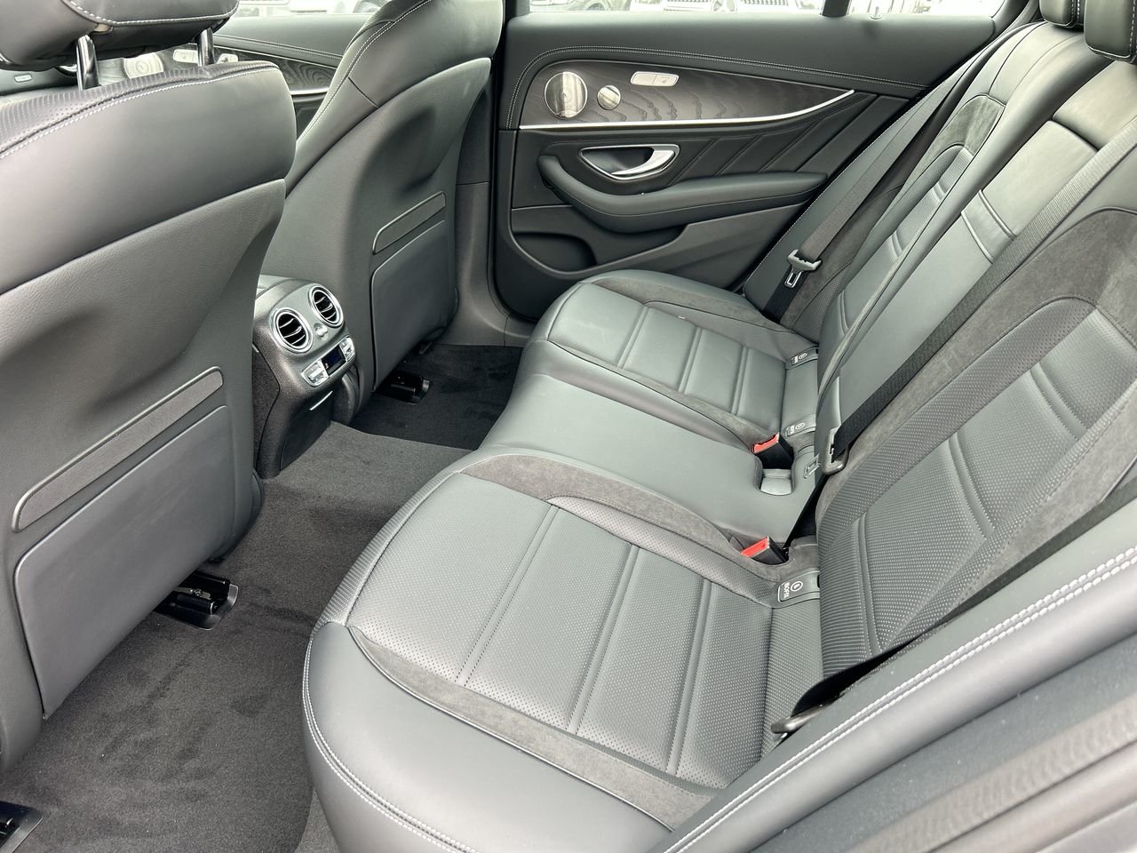 New 2023 MANUFAKTUR Selenite Grey MAGNO Mercedes-Benz E 53 4MATIC+ image 32