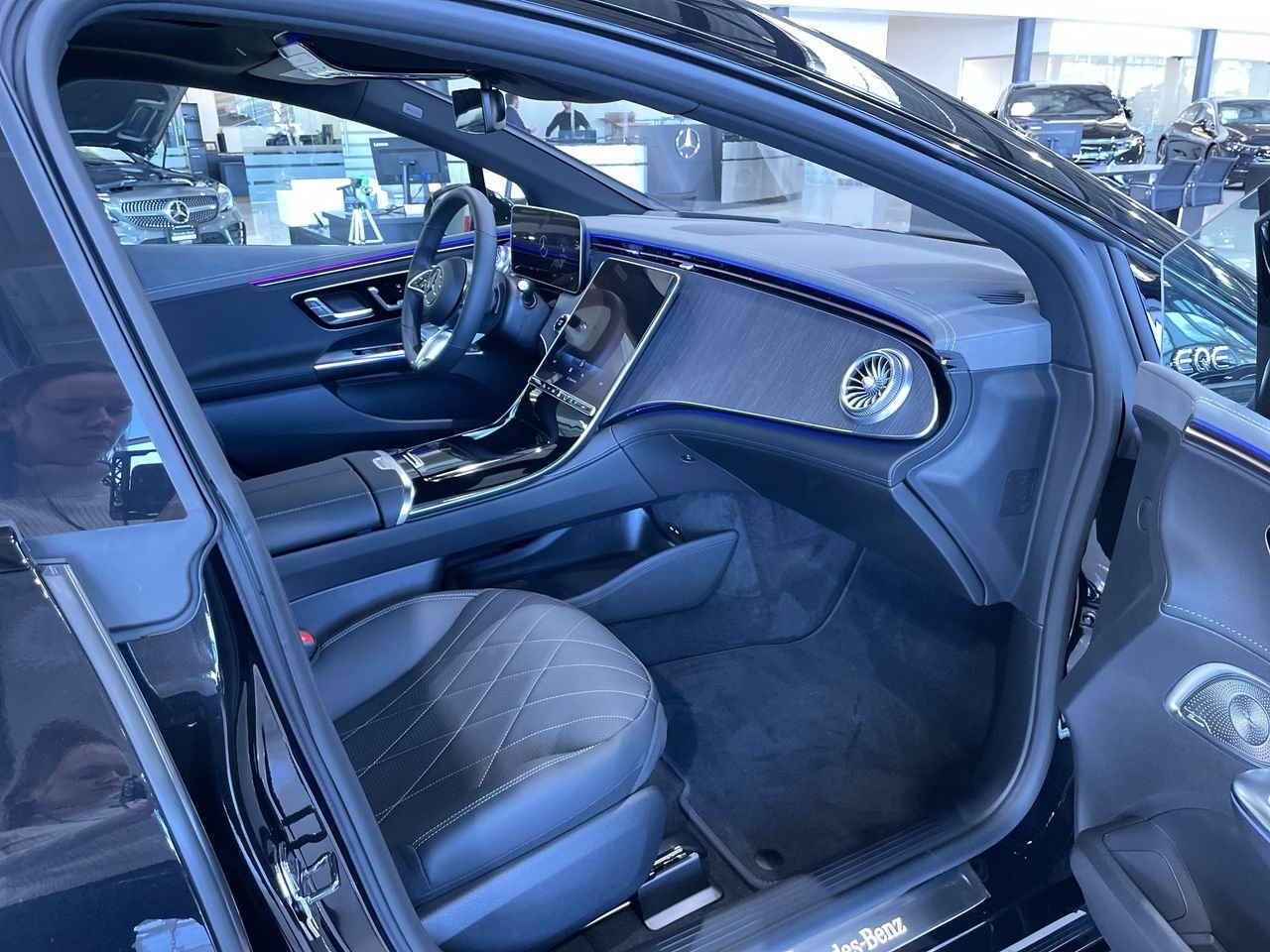 New 2023 Obsidian Black Metallic Mercedes-Benz EQE 500 V4 image 34