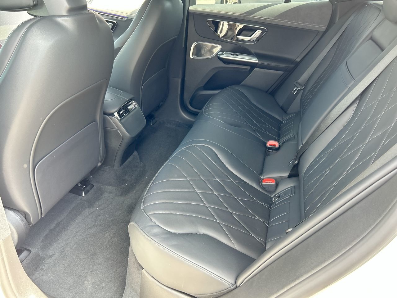 New 2023 Polar White Mercedes-Benz EQE 350 4MATIC image 30