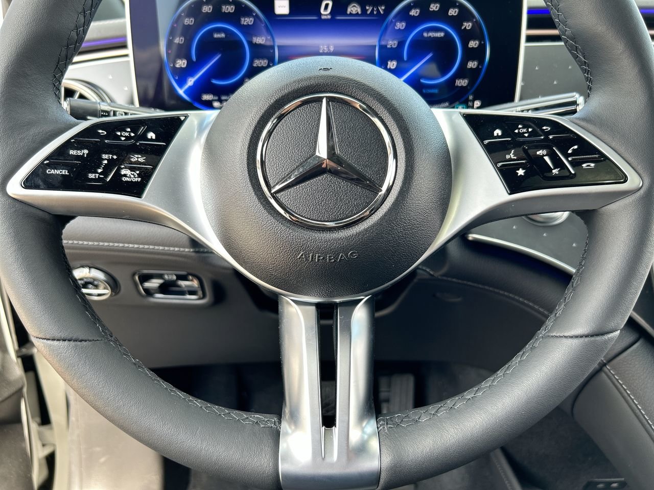 New 2023 Polar White Mercedes-Benz EQE 350 4MATIC image 22