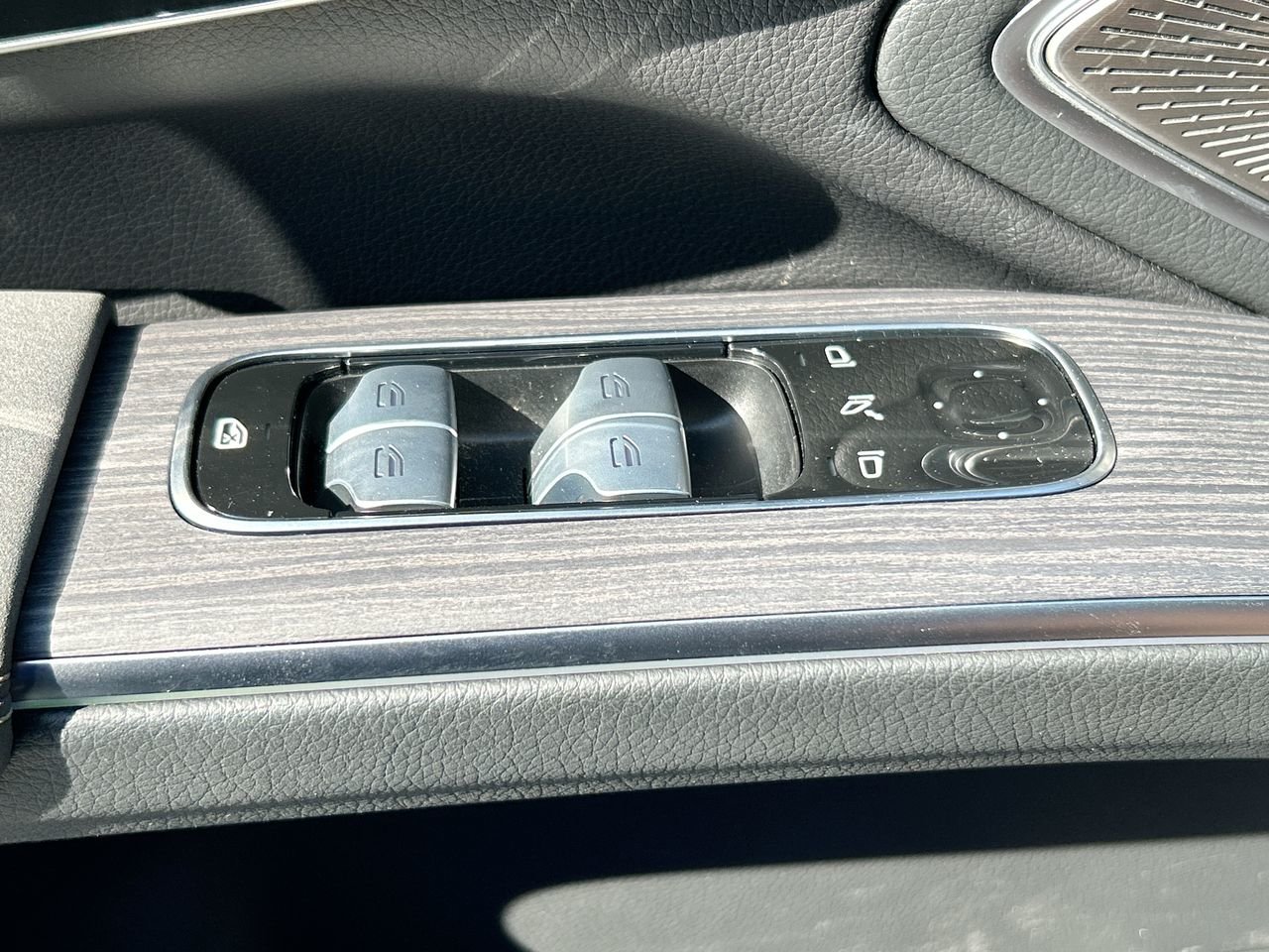 Used 2022 MANUFAKTUR Diamond White Met Mercedes-Benz 580 4MATIC Sedan image 21