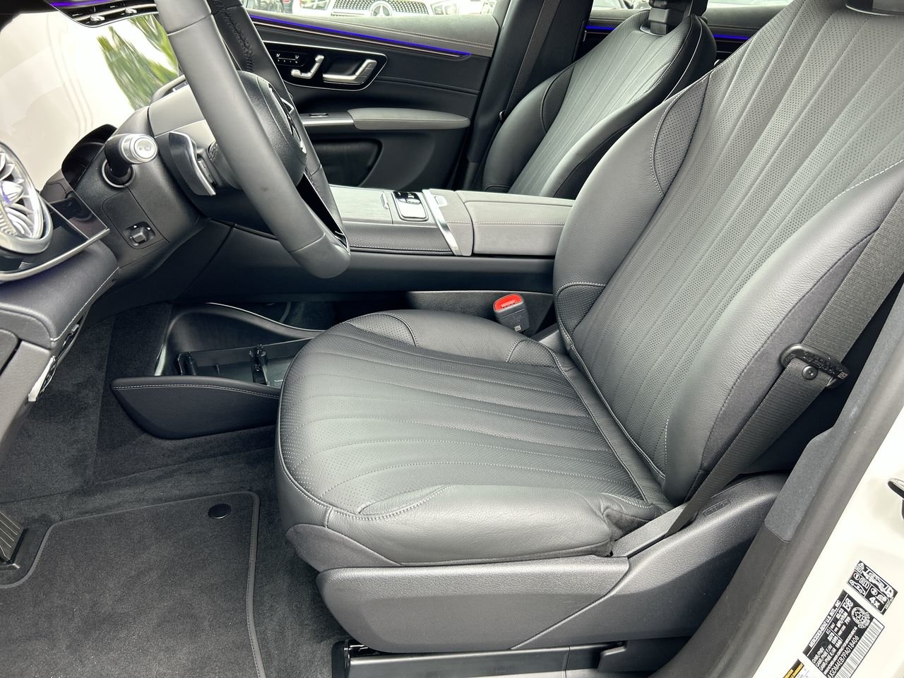 New 2023 MANUFAKTUR Diamond White Metallic Mercedes-Benz EQS 580 4MATIC image 19