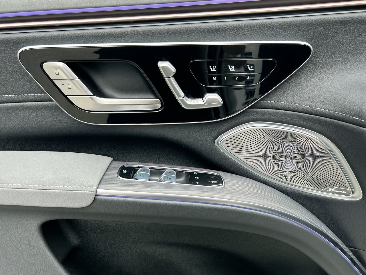 New 2023 MANUFAKTUR Diamond White Metallic Mercedes-Benz EQS 580 4MATIC image 21