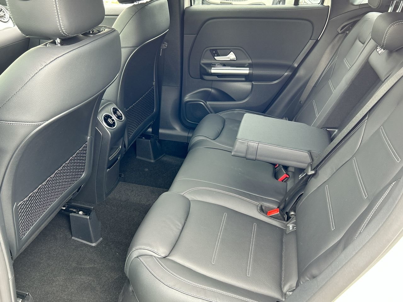 New 2023 Polar White Mercedes-Benz 250 4MATIC image 31